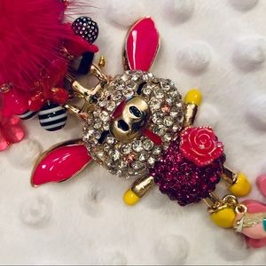 RHINESTONE PIG W/HOT PINK DANGLES!